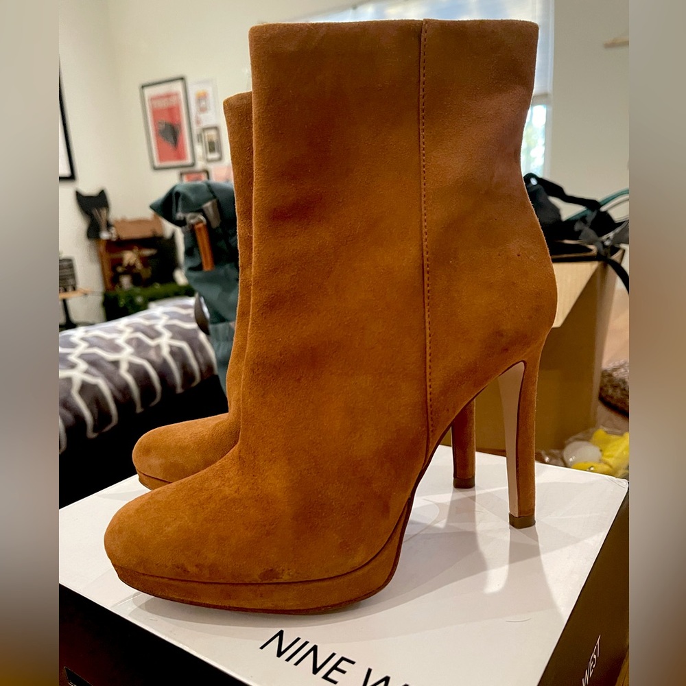 NINE WEST Women's Quanette Suede Ankle Boot